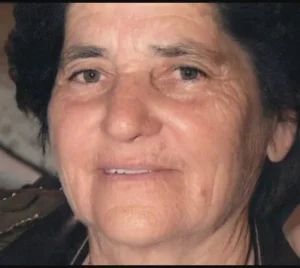 Μελαχρινή κοτούλα