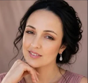 LAURA ISABELA KOVACS